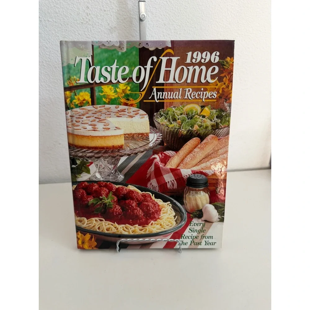 Taste of Home 1996 Annual Recipes Hardcover Cookbook 538 Recipes Vintage 90s